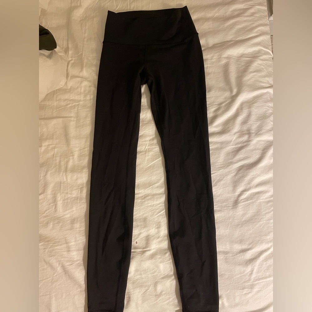 Black lululemon wunder under leggings size 4.